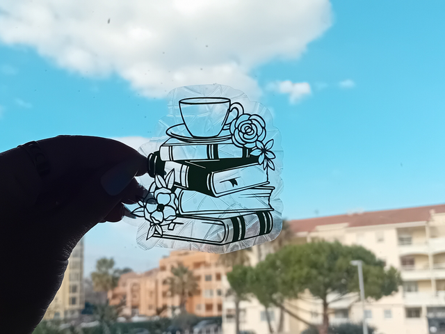 ✨ Sun Catcher Statique &quot;Pile de Livres &amp; Tasse de Thé&quot; – Moment de Détente 📚☕