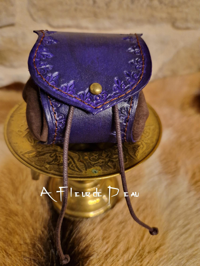 Bourse en cuir médiévale