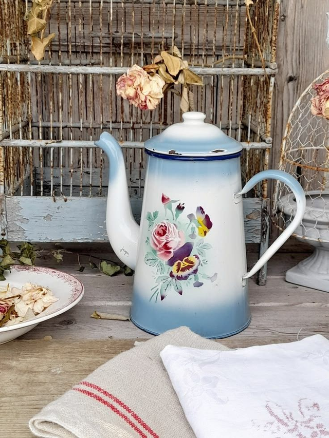 Cafetière ancienne JAPY en tôle émaillée roses et pensées