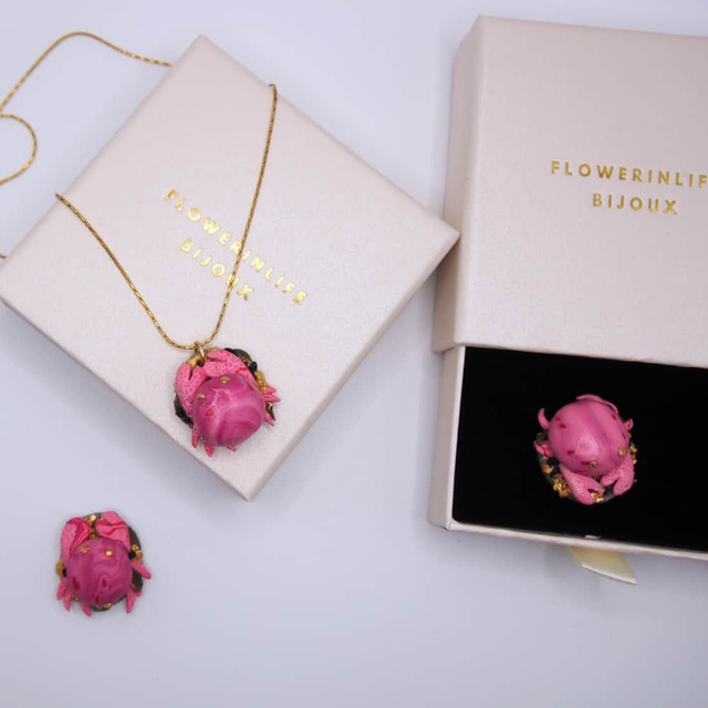 Collier crabe rose