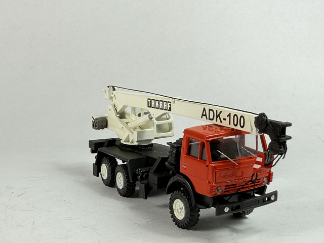 Kamaz ADK-100 Takraf Autodrehkran 1:87 H0