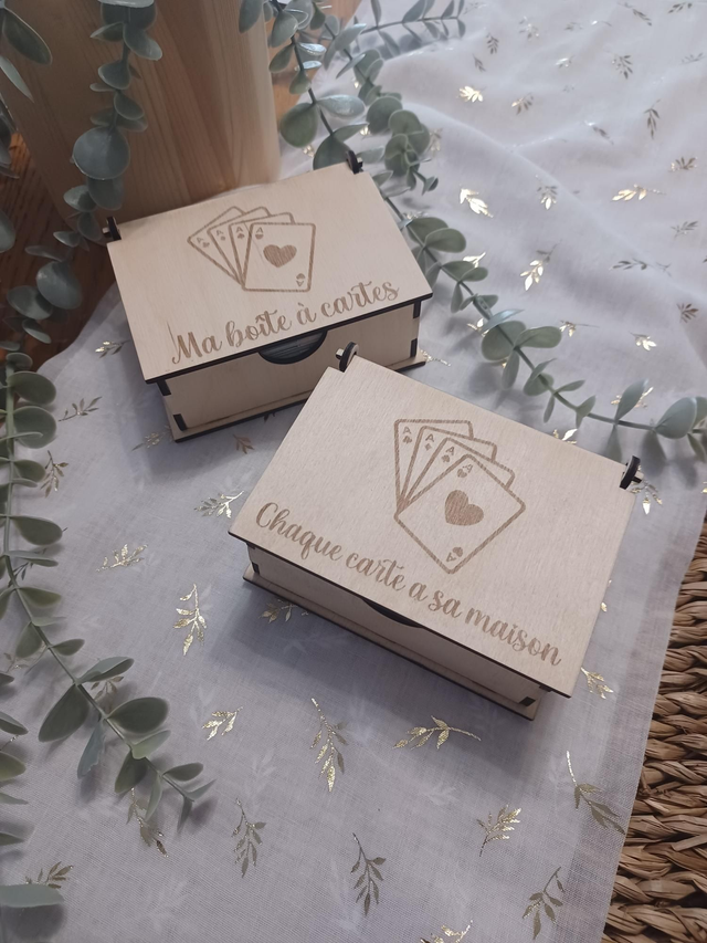 Boîte artisanale personnalisée pour jeux de cartes