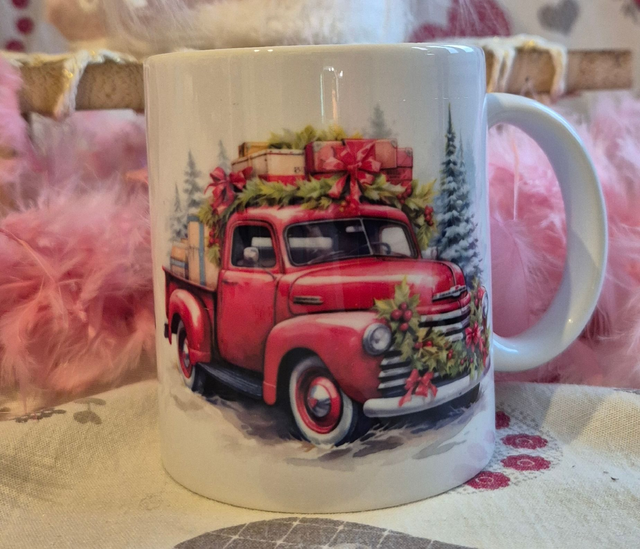 🚚 Tasse Camion Rouge Vintage : Livraison de l'Esprit de Noël 🎄