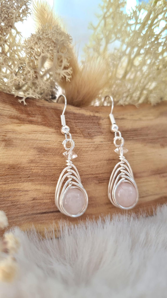 Boucle d'oreille entrelacée argentée