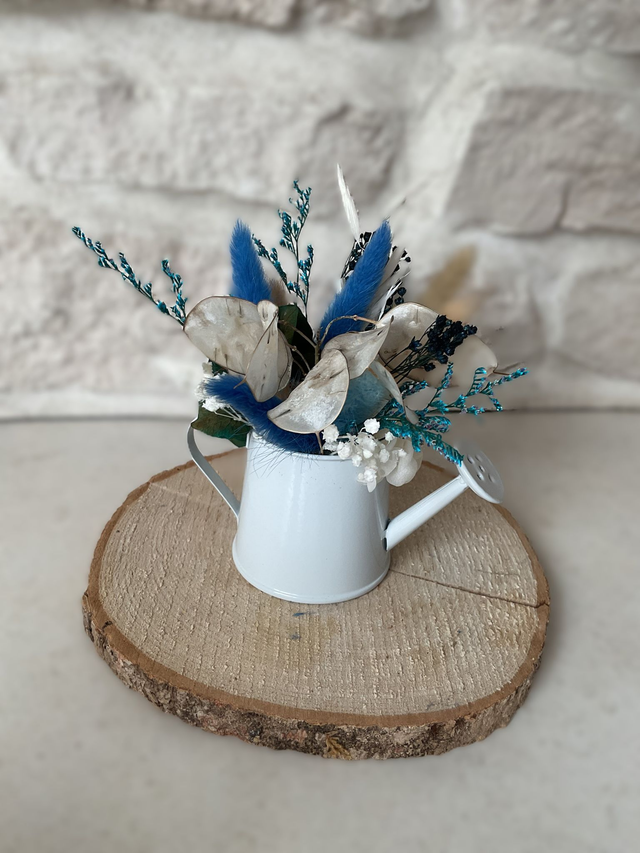 Composition florale arrosoir