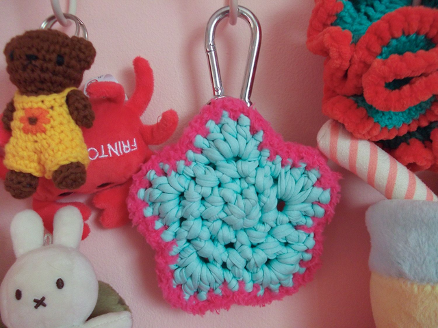 Turquoise and Neon Pink T-shirt Star Carabiner