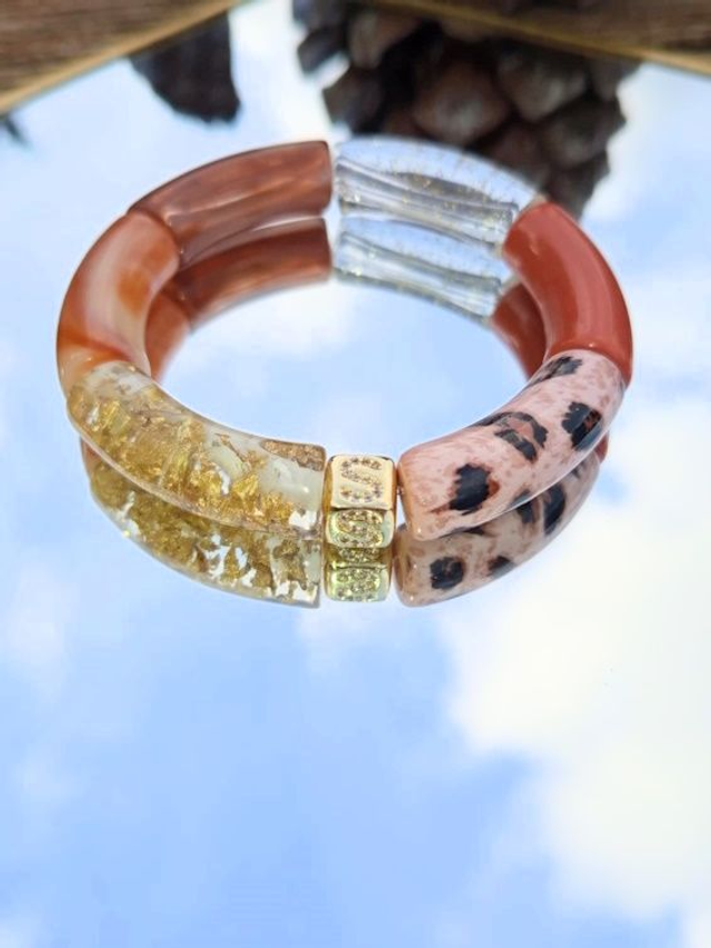 Bracelet jonc perles tubes acrylique léopard Indrani Prakriti ka Sparsh