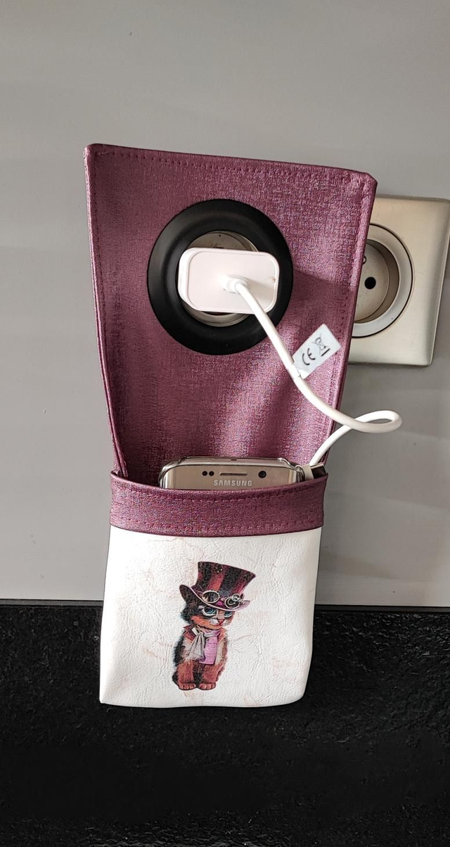 Pochette pour recharger le téléphone 