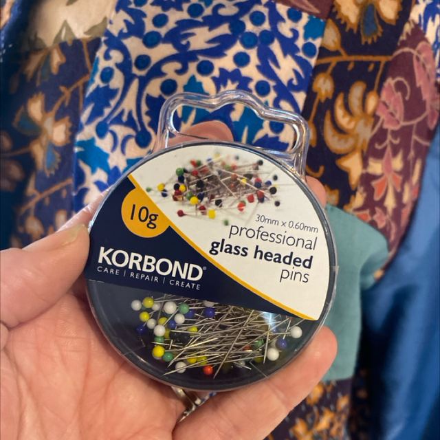 Glass head dressmaking pins 