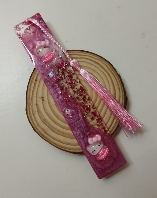 Hello Kitty - Marque page (04)