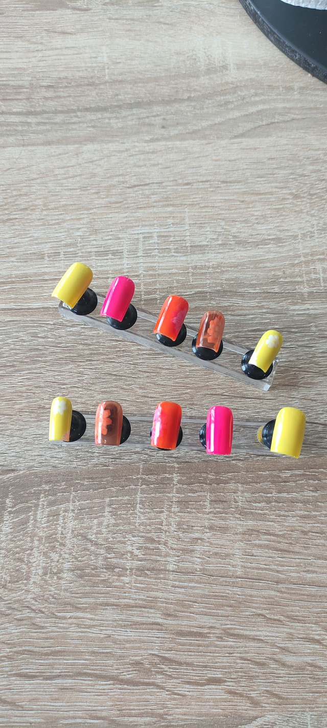 Kit Press-on nails multicolore à fleurs 