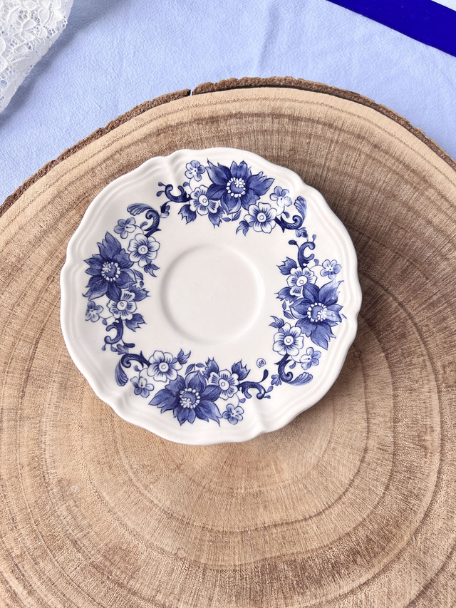 💙 Sous tasse - en porcelaine "grandes fleurs bleue"