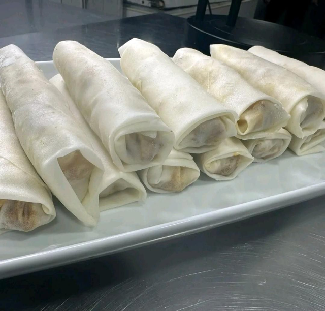 20 chicken seekh spring rolls