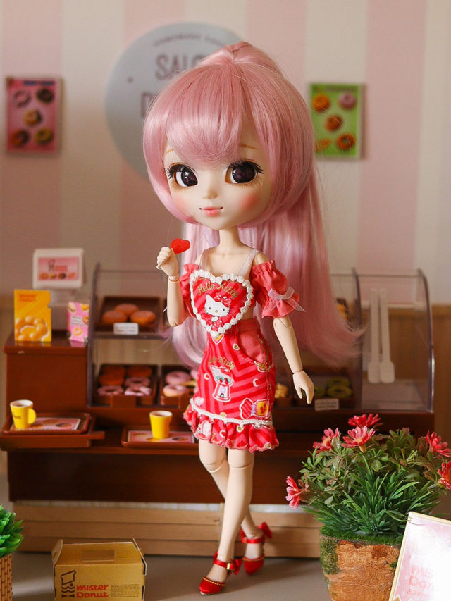 Red Hello Kitty set for Blythe and Pullip dolls