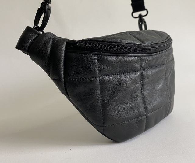 Sac banane en cuir matelassé noir