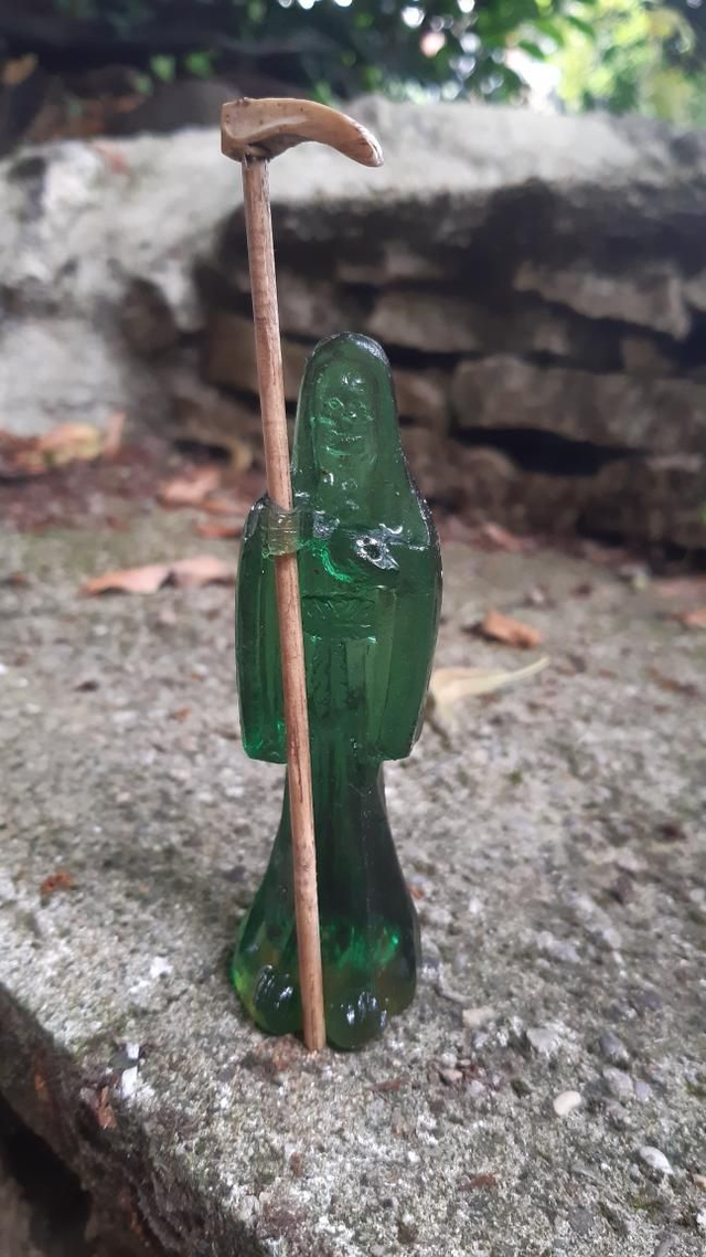 Statuette Santa Muerte verte transparente