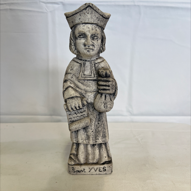 statuette St-Yves travail artisanal
