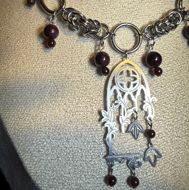 Collier CRYPTE pierres de grenat