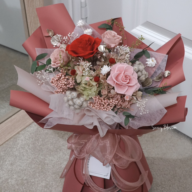 Standard Preserved Flowers Bouquet (Red &amp; Pink)