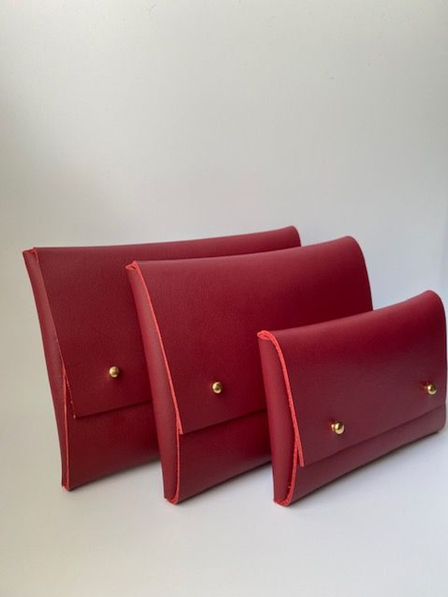 Pochette en cuir rouge framboise 