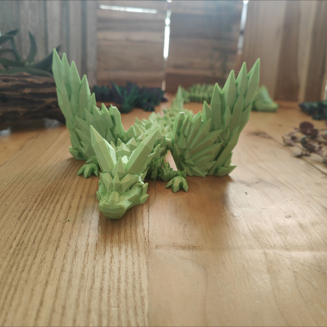 Gevleugelde kristal draak