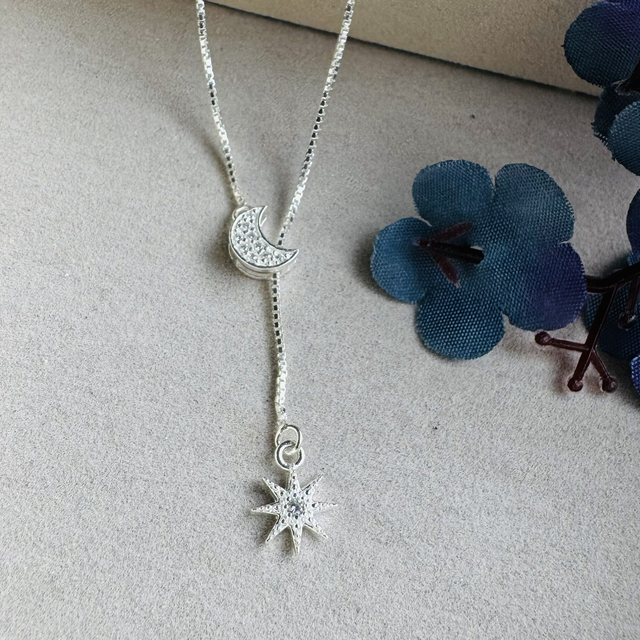 Colar gravatinha sol e lua cravejada ❌ESGOTADO