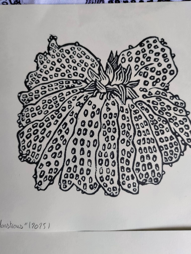 linocut print strange strawberries "Monstrous" noir  15X15cm