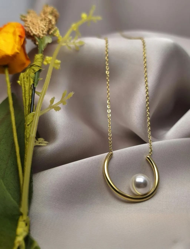Collier U