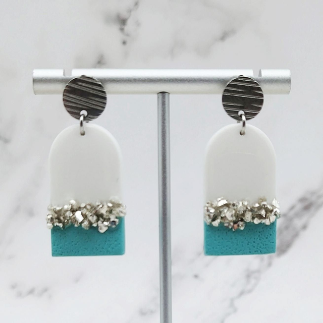 Boucles d'oreilles "Arka" Bleu, Blanc et Rocaille argentée 