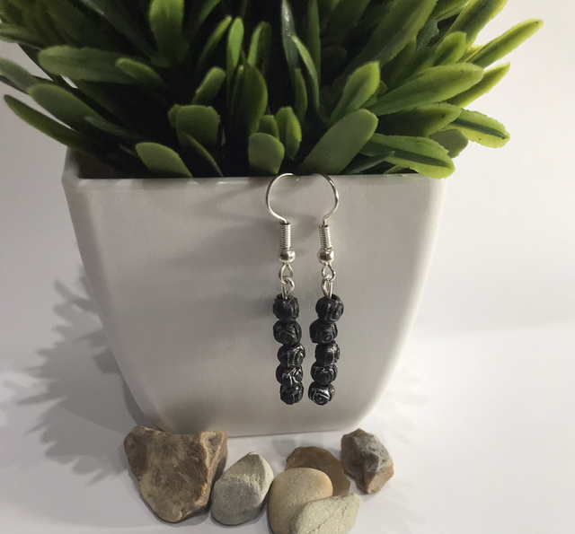 Black Dangling Earrings- BDE547
