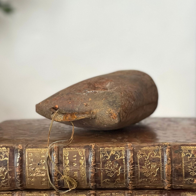 la cloche brute en métal