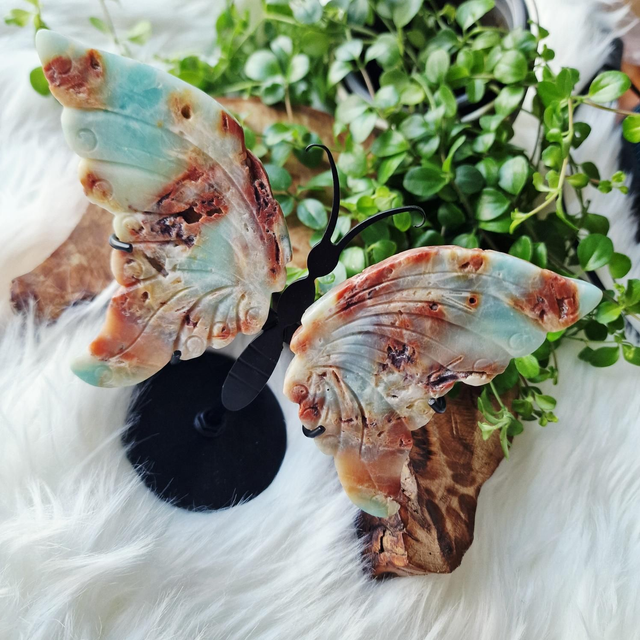 Carribean calcite butterfly wings on stand 173g