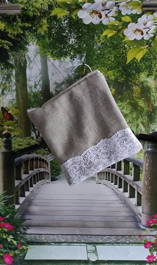 Pochette dentelle 