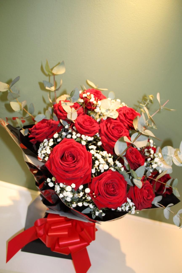 Luxury Red Rose Valentine Bouquet Box