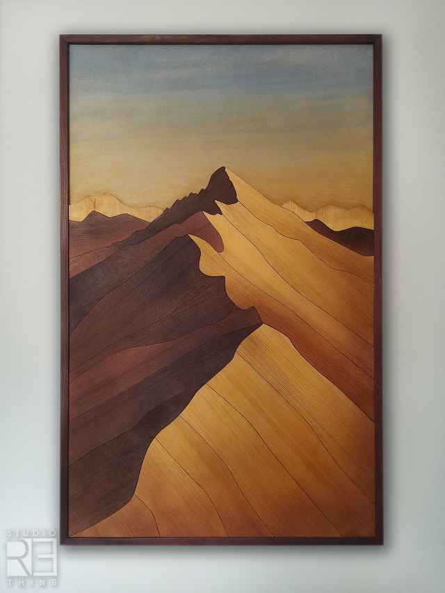 "Góry w słońcu". Obraz z drewna. 