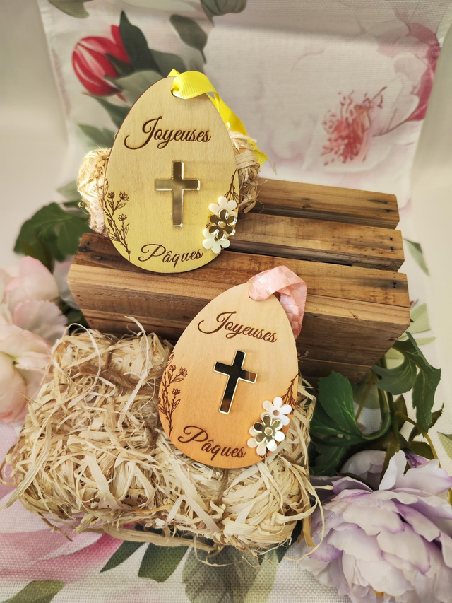 Suspension Œufs de Pâques avec croix