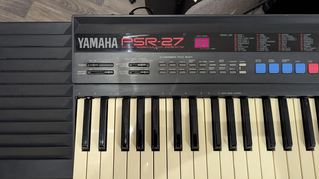 Yamaha PSR27 synthesizer