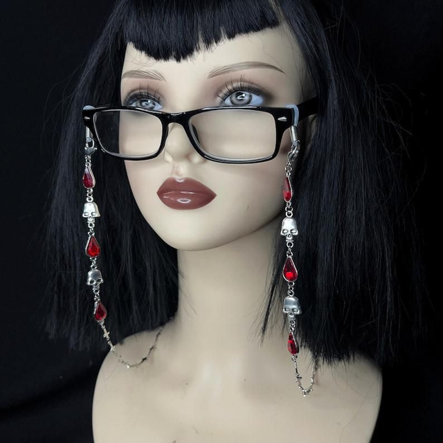 Betrayed Glasses chain