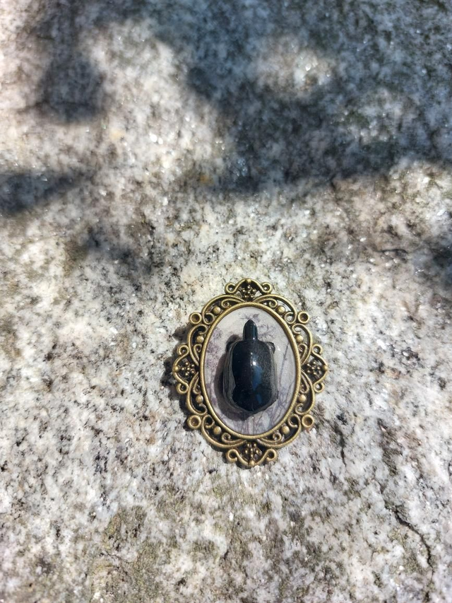 Pendentif tortue noire