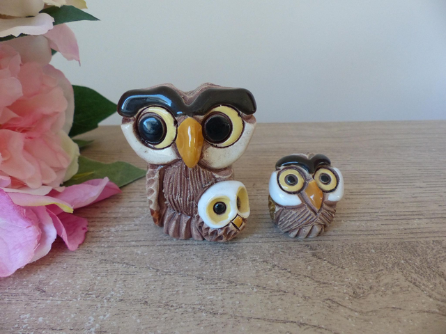 Figurines artisanales famille de chouettes en céramique sculptées main – Décoration originale en argile avec grands yeux expressifs