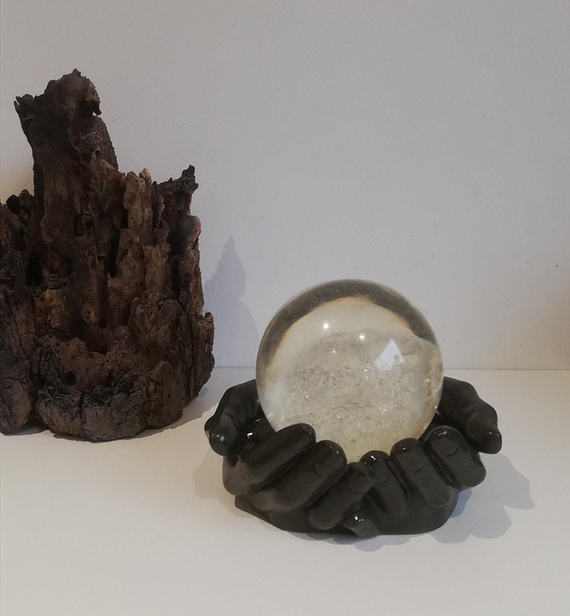 Ensemble Mains, esprit béton ciré, et Boule de catoptromancie Divination, Hypnose, Méditation