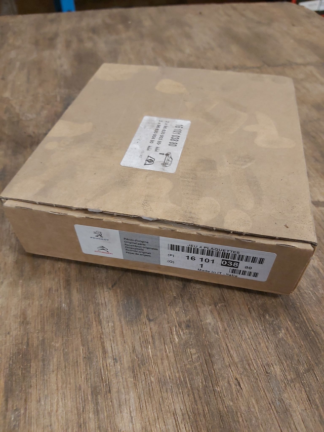 1610103880 - Jeu de 4 plaquettes de frein