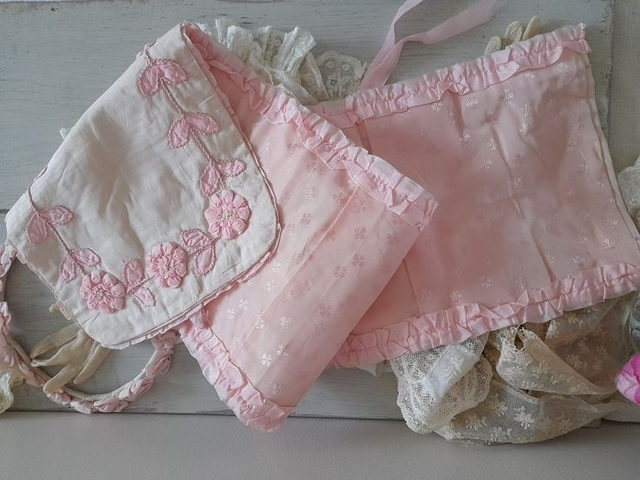 Pochette à lingerie ancienne