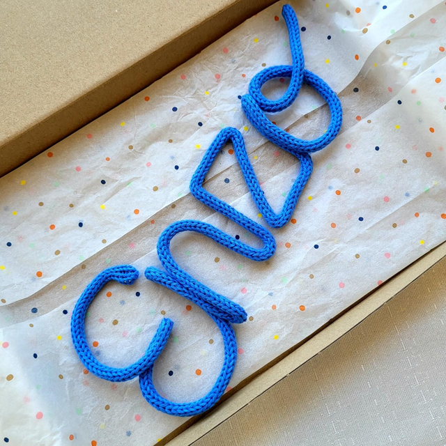 Nombre de alambre y cordón tejido