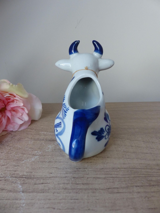 Crémier Vache avec cloche dorée Delf Blue – Pot à lait en céramique peint main – Artisanat hollandais vintage cuisine rétro ou collection