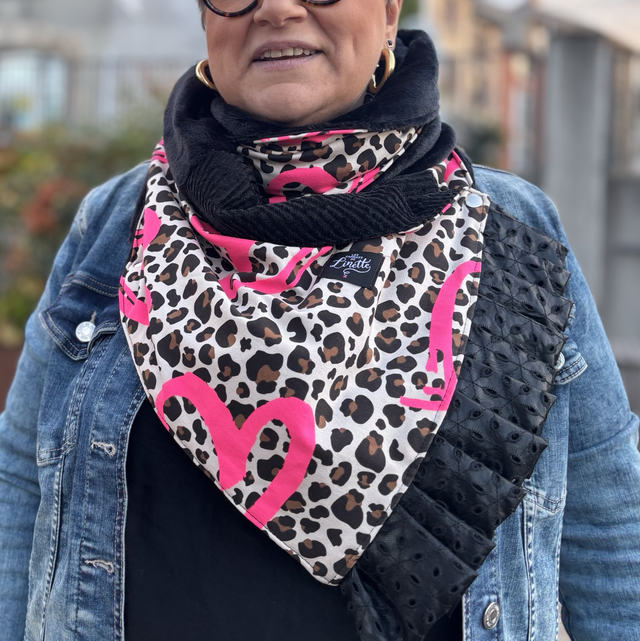 Écharpe Cocoon Fluffy – Léopard Pink Black