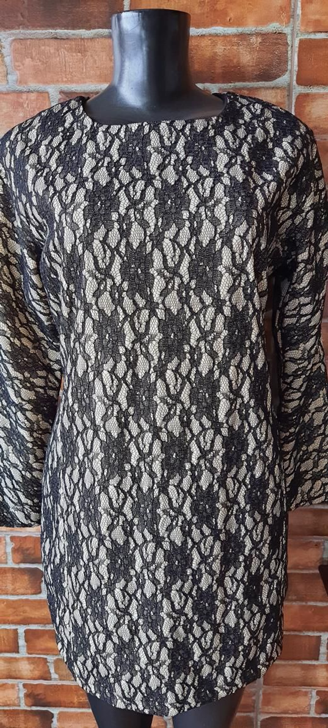 Vestido de RENDA PRETO. T/40