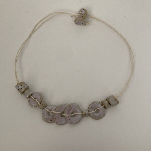 Collier « octobre rose »