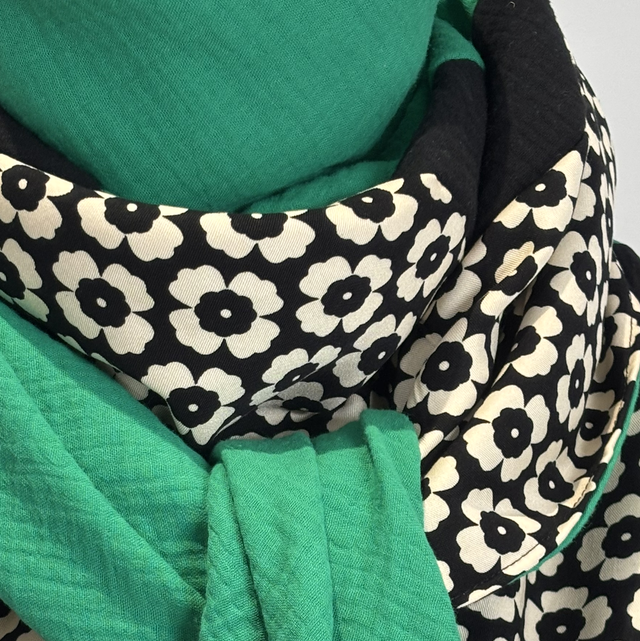 Foulard triangle — Vert Brésil & Fleurs graphiques