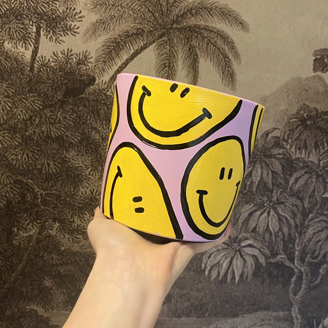 Medium Lilac Smiley Pot